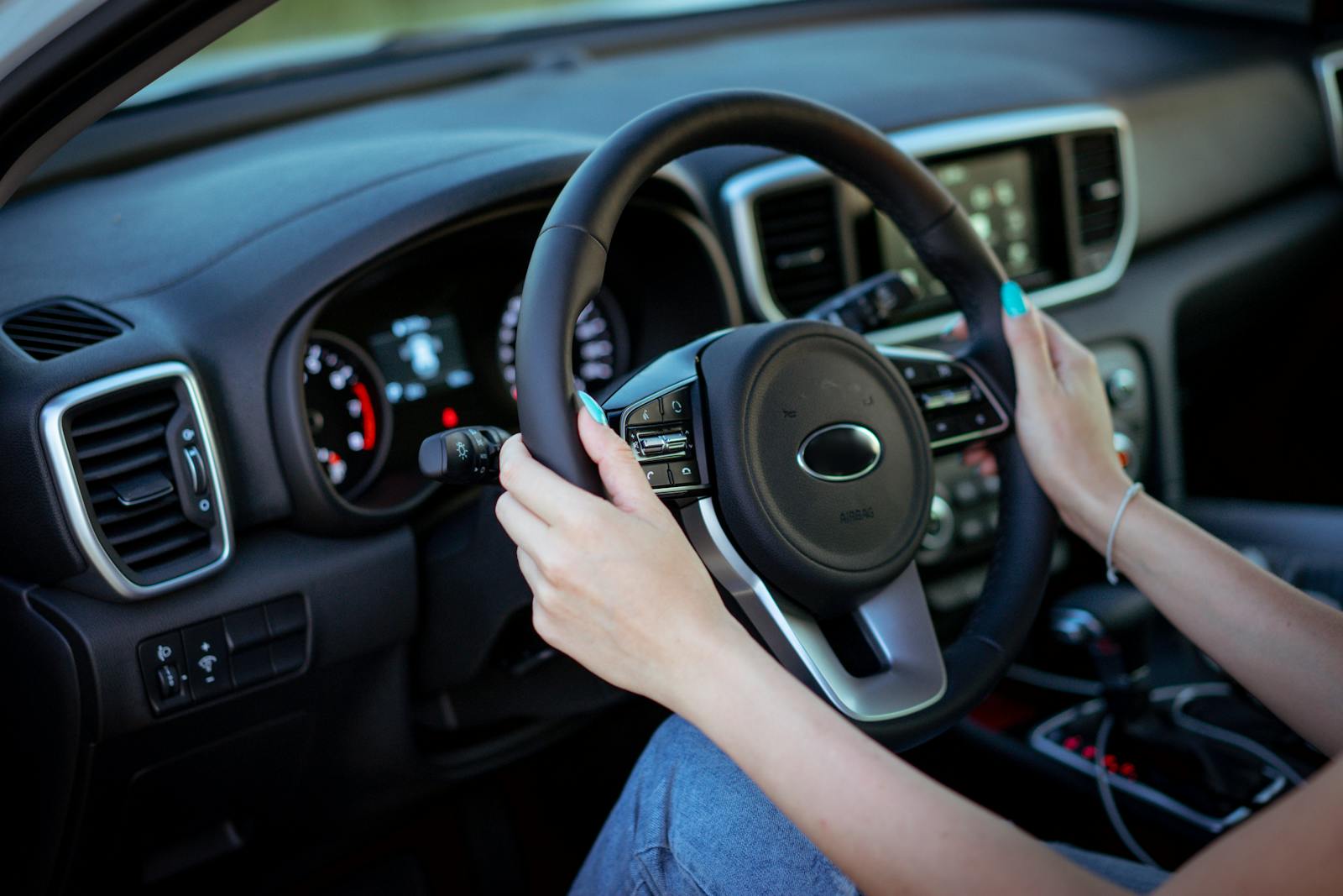 Moderner Fahrzeug-Cockpit und Dashboard-Sensoren